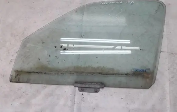 Ford Fiesta Front door window glass four-door