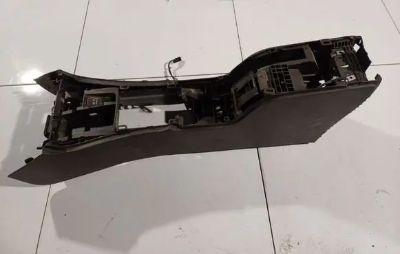 Mercedes-Benz B W245 Center console A1698311046