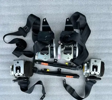 Volkswagen Tiguan Set of seat belts 571857705 571857706 571857805