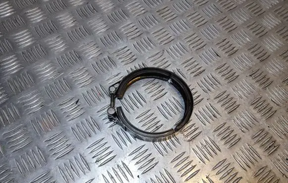 Volkswagen PASSAT CC Muffler pipe connector clamp 04L131455A