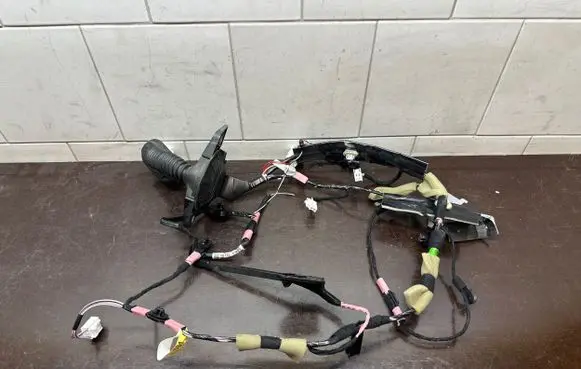 Toyota Prius (XW50) Front door wiring loom 8215247531