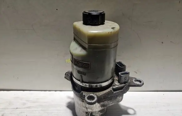 Ford Focus Power steering pump 4M513K514BF