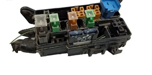 Nissan Terrano Fuse box set 71543025