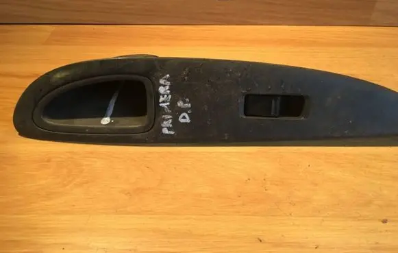 Nissan Primera Electric window control switch 25411AV600 C8DD705N 2883N1