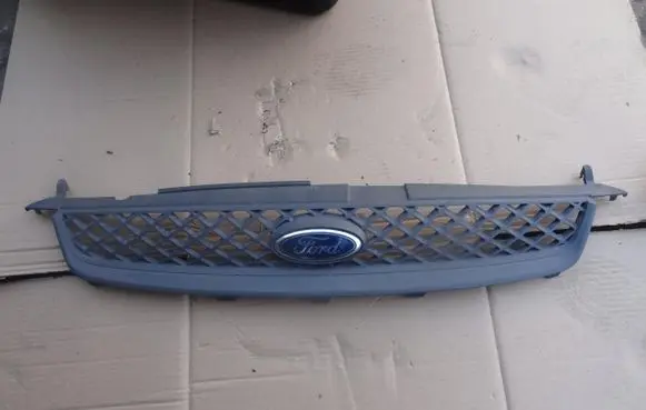 Ford Fiesta Front bumper upper radiator grill 6S61-8200-ACW