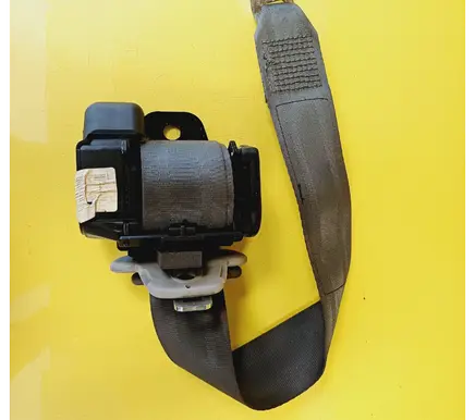 Rear seatbelt