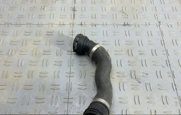 BMW 5 F10 F11 Engine coolant pipe/hose 8509273