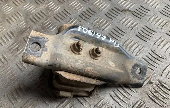 Subaru Forester SG Engine mount bracket