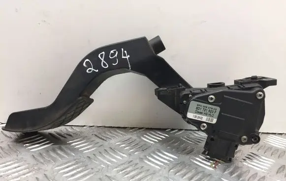 Volkswagen PASSAT B5.5 Accelerator throttle pedal 8D1721523F