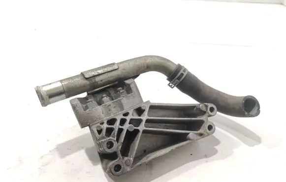 Engine mounting bracket