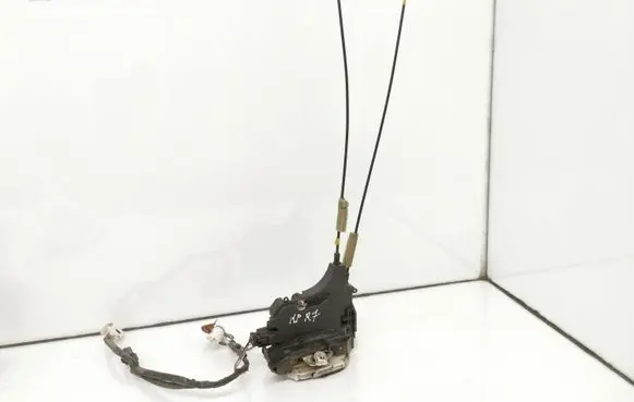 Mitsubishi Outlander Front door lock