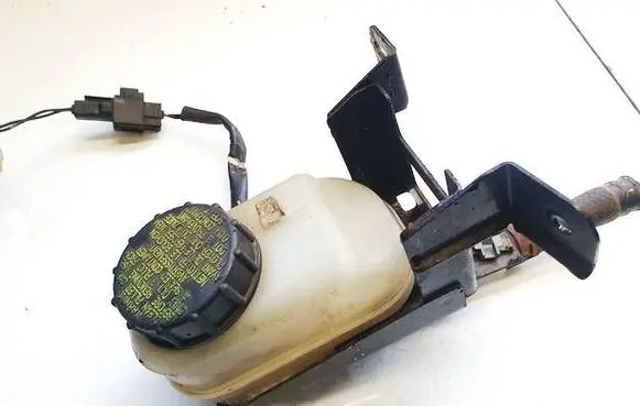Brake fluid reservoir