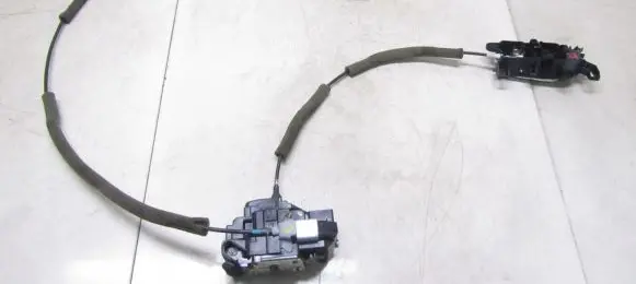 Nissan Pulsar Rear door lock