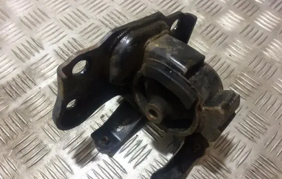 Toyota Auris 150 Engine mount bracket