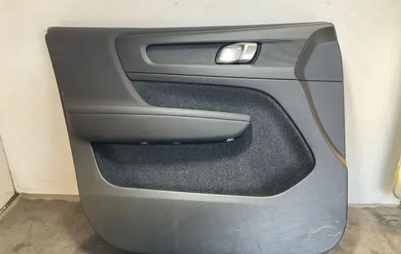 Volvo XC40 Front door card panel trim 32282668