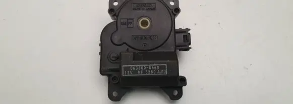 Toyota Land Cruiser (J120) A/C air flow flap actuator/motor 0638000660