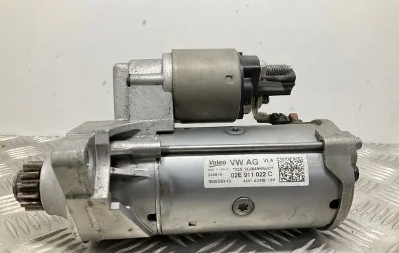 Audi Q3 F3 Starter motor 02E911022C