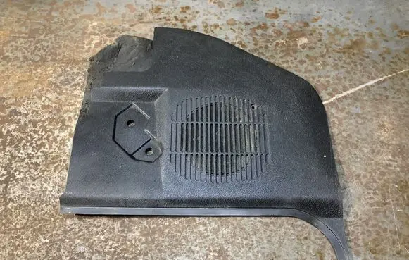 BMW 3 E30 Side speaker trim/cover 1935591