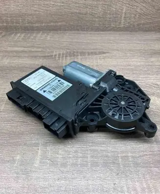 Audi A4 S4 B6 8E 8H Rear door window regulator motor 8E0959801A 105848108