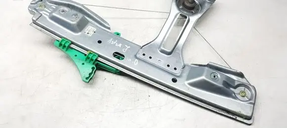 Rear door manual window regulator