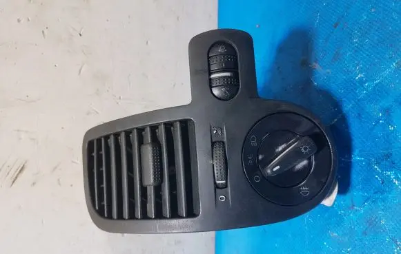 Volkswagen Polo III 6N 6N2 6NF Dashboard side air vent grill/cover trim