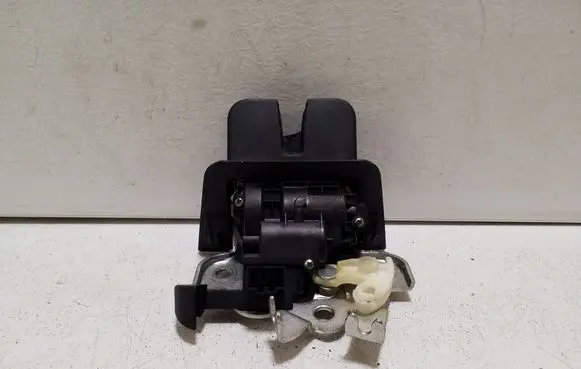 Audi Q3 8U Tailgate/trunk/boot lock/catch/latch 8K9827505A 8U0827520