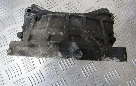 Ford Focus Engine mounting bracket