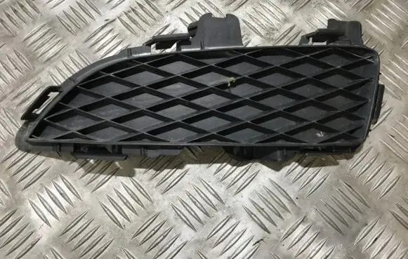 Mazda 3 I Front bumper lower grill bp4k50c21 bp4k-50c21