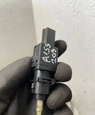 Alfa Romeo 159 Brake pedal sensor switch 46840510