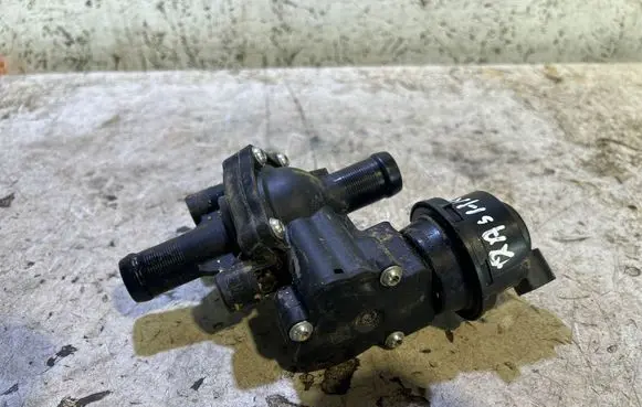 Thermostat/thermostat housing