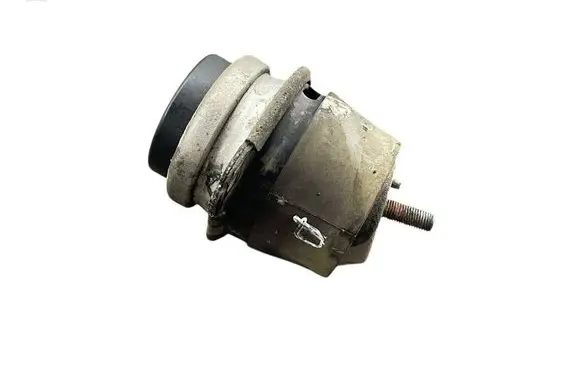 Volkswagen Touareg I Engine mount bracket 7L6199131