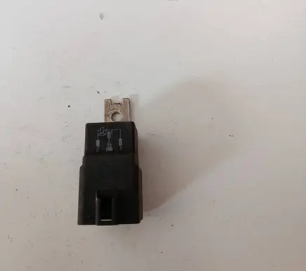 Ford Mondeo Mk III Glow plug pre-heat relay 94VG14N089F1B V23136J4X43