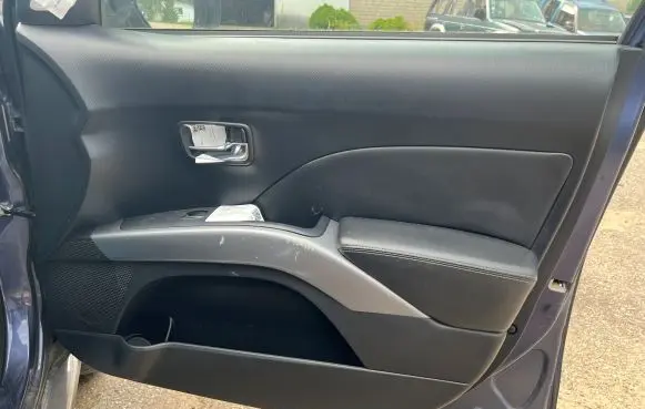 Peugeot 4007 Front door card panel trim