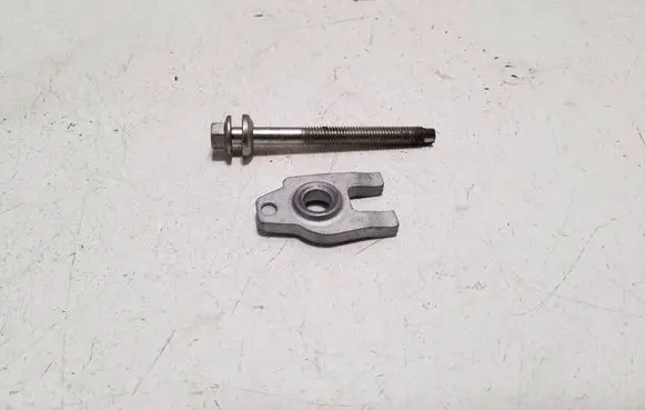 Mercedes-Benz Vito Viano W447 Fuel Injector clamp holder 0917 6457