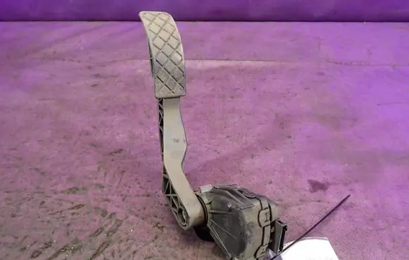 Audi A2 Accelerator throttle pedal 8Z1721523C