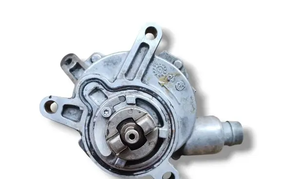 Volvo V70 Vacuum pump 30731825