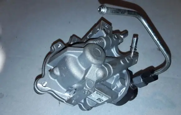 Ford Kuga II Fuel injection high pressure pump 9811347280