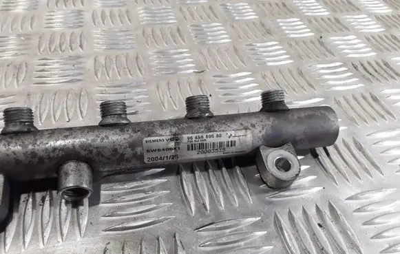 Volvo V50 Fuel main line pipe 9645689580 5WS40041