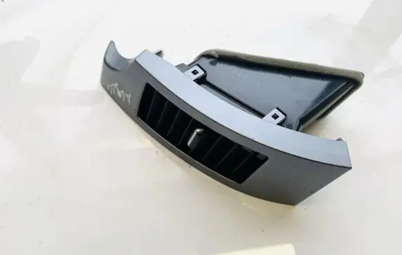 Mitsubishi Outlander Dash center air vent grill gn71114260 gn711-14260