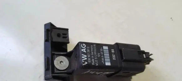 Volkswagen Golf V Glow plug pre-heat relay 038907281D 51299023A