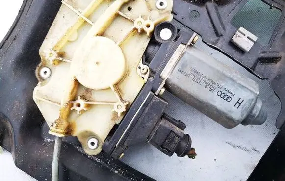 Audi A3 S3 8L Rear door window regulator motor 8L4959801A