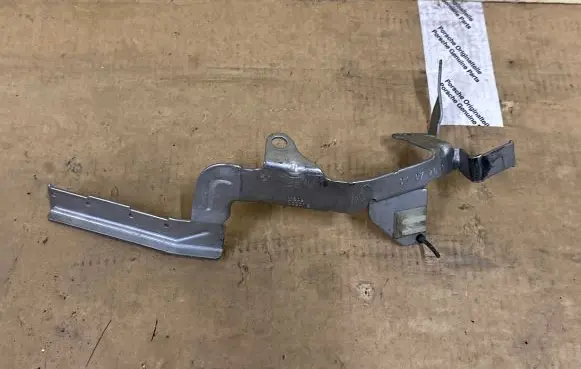 BMW 4 F36 Gran coupe Other engine bay part 8570736 23310110 102103104105
