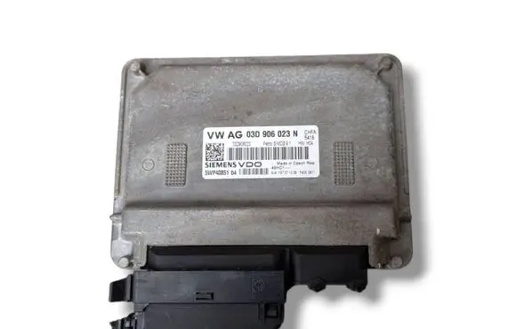 Skoda Fabia Mk2 (5J) Engine control unit/module ECU 5WP40851 03D906023N