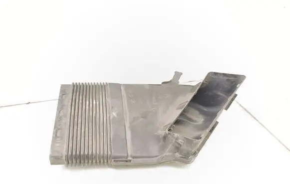Audi A4 S4 B7 8E 8H Air intake duct part 8E0129617