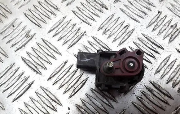 Headlight/headlamp level sensor