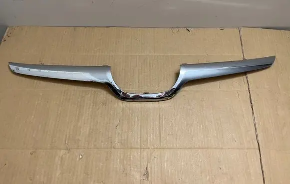 Subaru Impreza IV Front bumper upper radiator grill 91123FJ040 91123FJ060