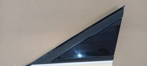 Peugeot 5008 Front door glass trim molding 96859483XT