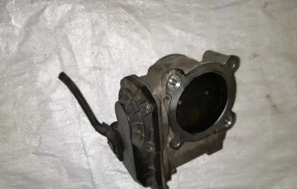 Volvo V70 Throttle valve 30711551