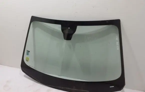 Peugeot 308 Front windscreen/windshield window 9831008080