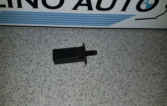 BMW 3 E46 Fuel tank opening switch 8228939